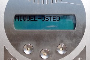 Interphone : sélectionner MIQUEL-OSTEO